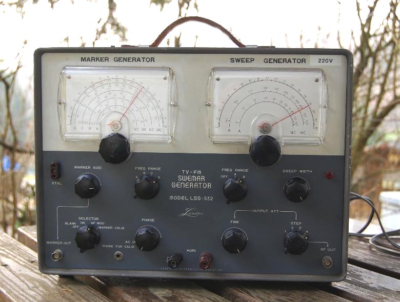 Gnrateur de laboratoire permettant de produire un signal RF stable modul sous 1.000 Hz.